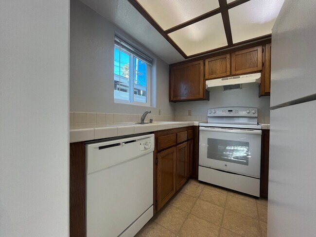 Foto del edificio - AVAILABLE NOW! 3 BLOCKS TO MISSION BAY! 2B...
