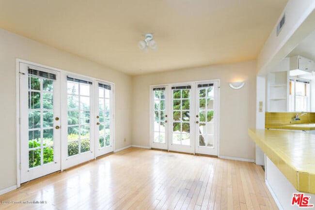 Building Photo - 5249 Escalante Dr