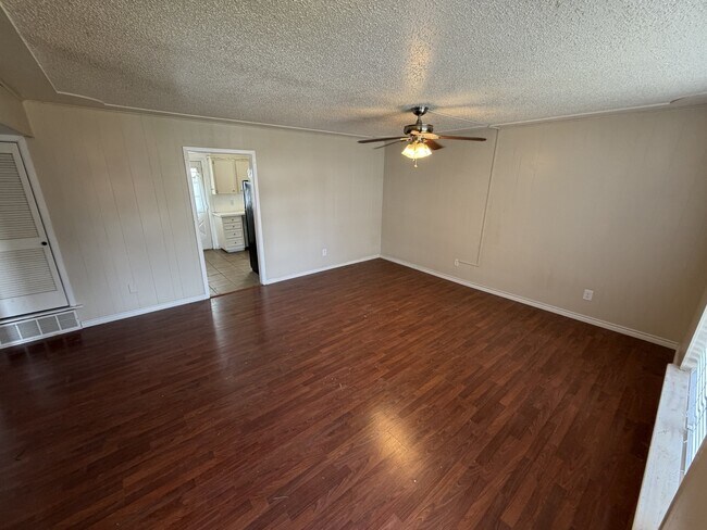 Foto del edificio - 8005 Carrick St