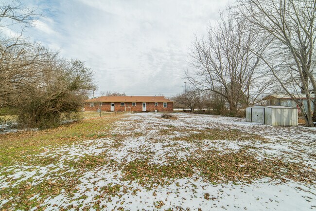 Building Photo - 1227 N Double Springs Rd