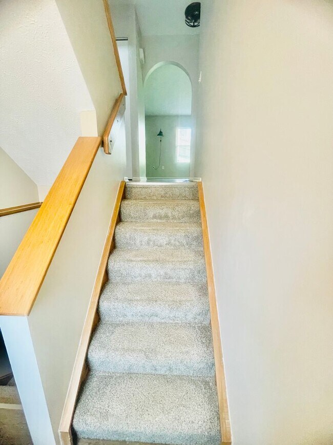 Foto del edificio - 3-Bedroom 2.5 bath Townhome in Imperial – Style, Space & Sophistication