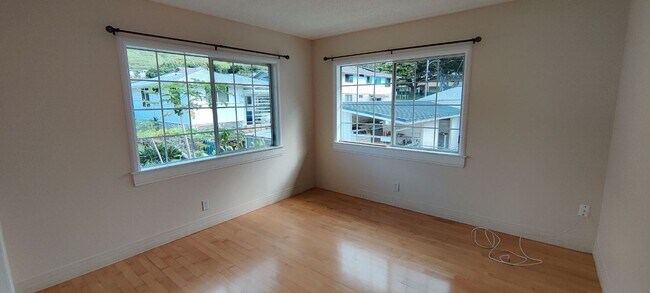 Building Photo - Mahana Street