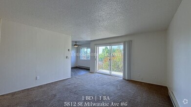 Building Photo - 5812 SE Milwaukie Ave