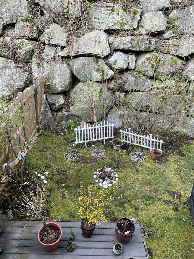 Primary Photo - 15 Pebble Pl