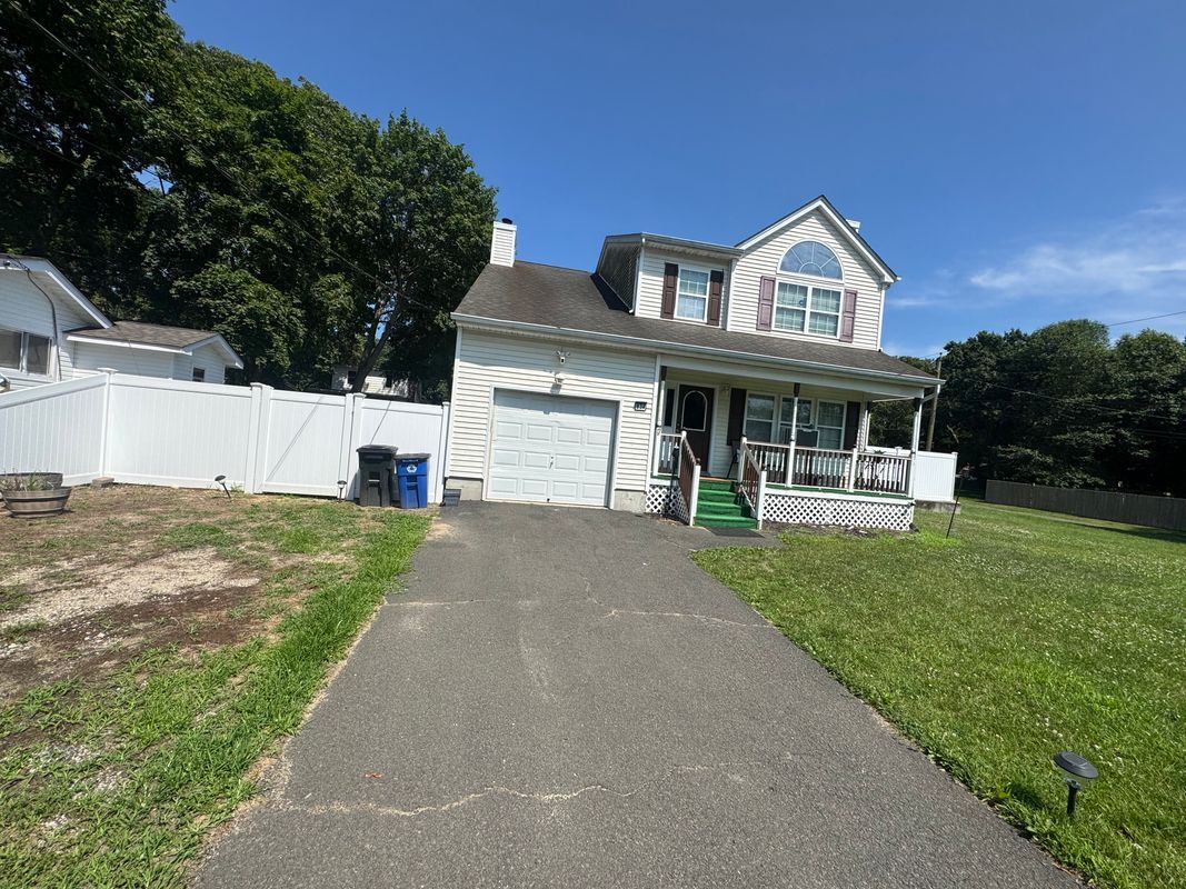 Building Photo - 83 A Lynbrook Rd