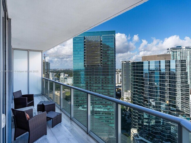 Foto del edificio - 1300 Brickell Bay Dr