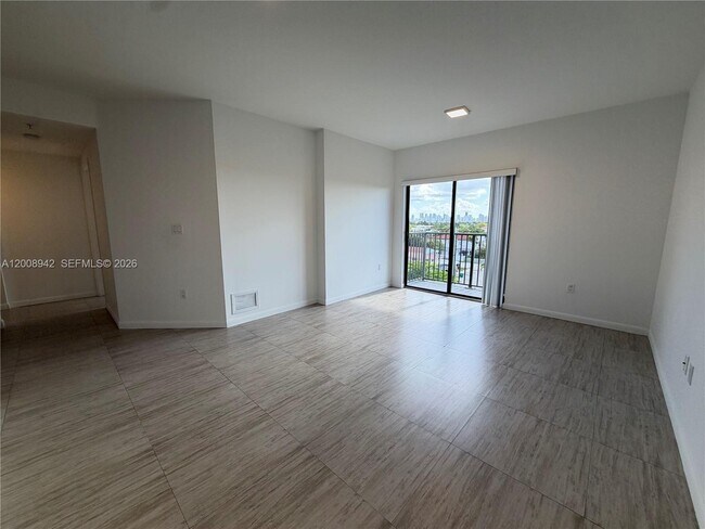 Building Photo - 1801 SW 32nd Ave