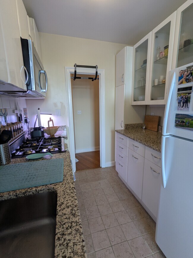 Kitchen - 4007 Connecticut Ave NW