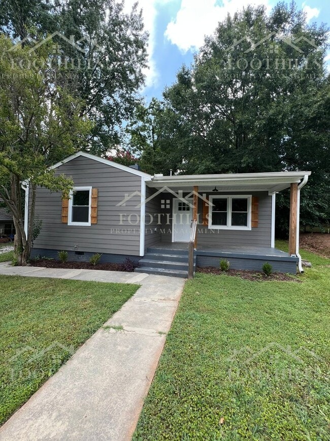 Building Photo - 4-Bedroom House off N Main St