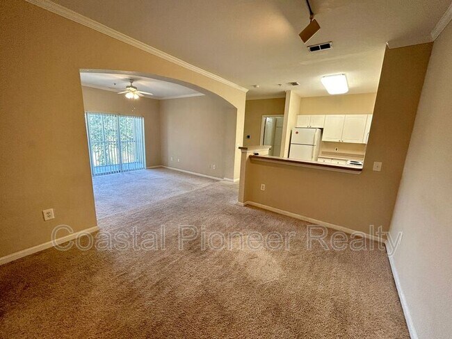 Building Photo - 9301 Crescent Loop Cir