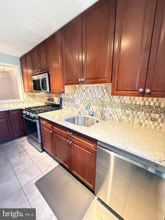 Foto del edificio - 10002 Oakton Terrace Rd