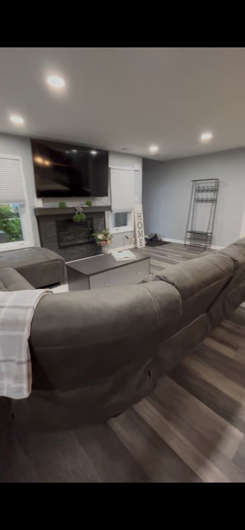 Foto del edificio - Charming 2BR Condo in Levittown