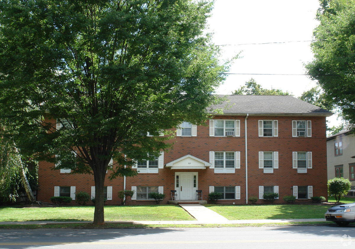 Building Photo - 929 W 4th St