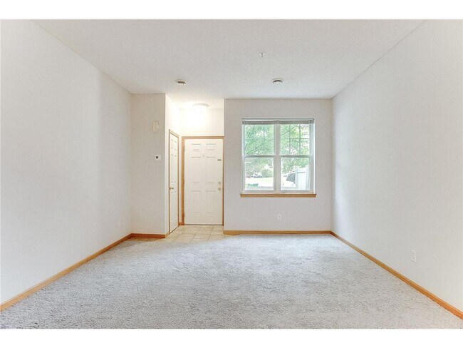 Foto del edificio - 5040 Holly Ln N