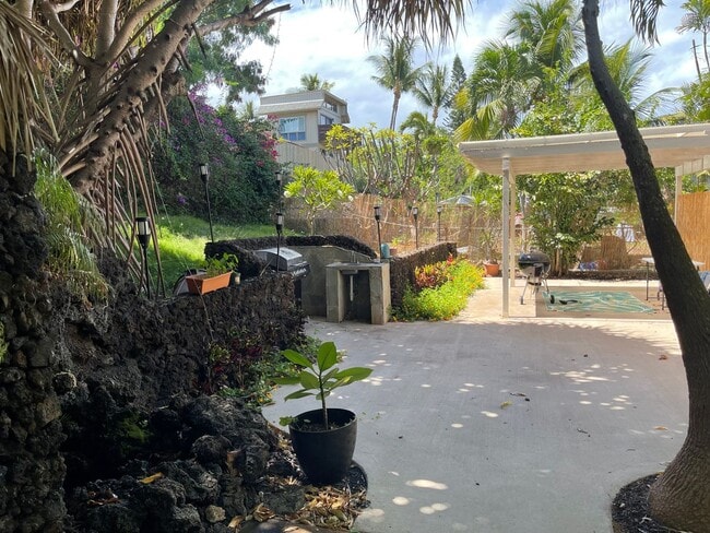 Foto del edificio - 2745 Puu Hoolai St