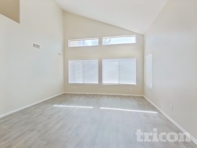 Building Photo - 35002 N Bandolier Dr