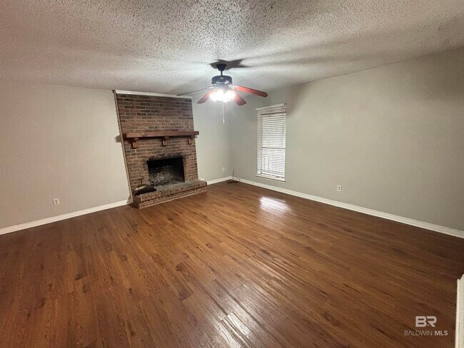 Foto del edificio - 171 Montclair Loop