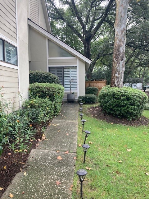 Fully furnished all-inclusive 3 bedroom 2.5 bath town home- walk to Mt Pleasant Memorial Park - 359 Spoonbill Ln