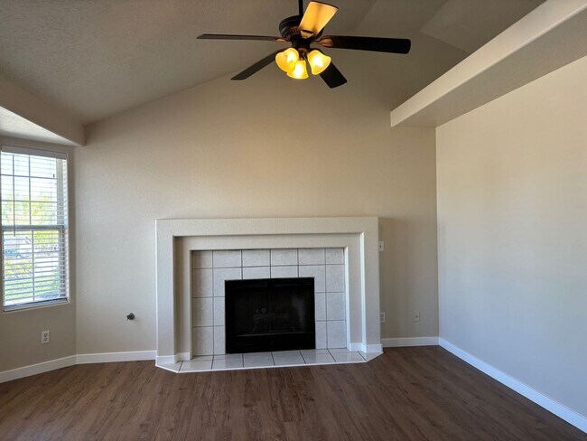 Foto del edificio - 3 Bed 2 Bath Home