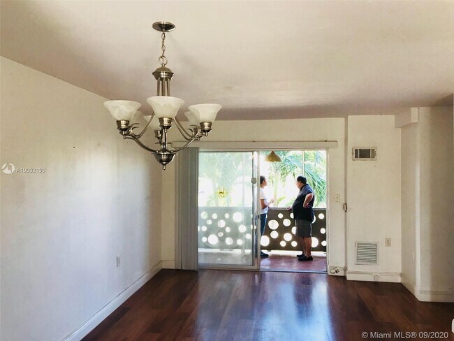 Foto del edificio - 1600 NE 114th St