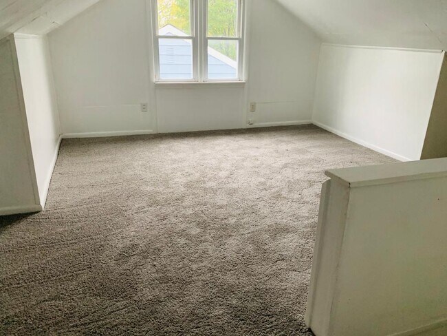 Foto del edificio - 349 Quentin Rd