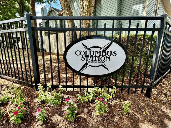 Building Photo - Ready NOW! 2 Generous Master Suites w/Priv...