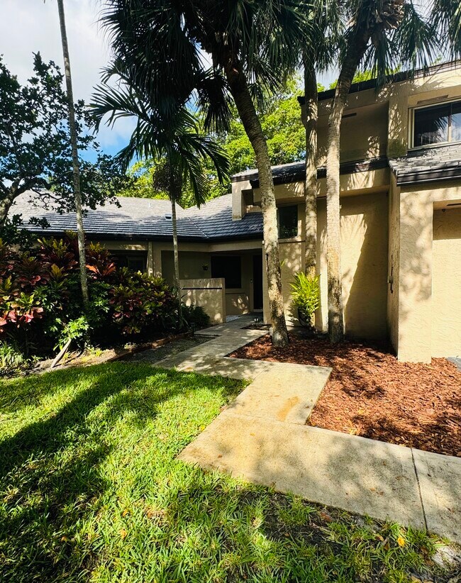 Building Photo - 9364 Chelsea Dr S