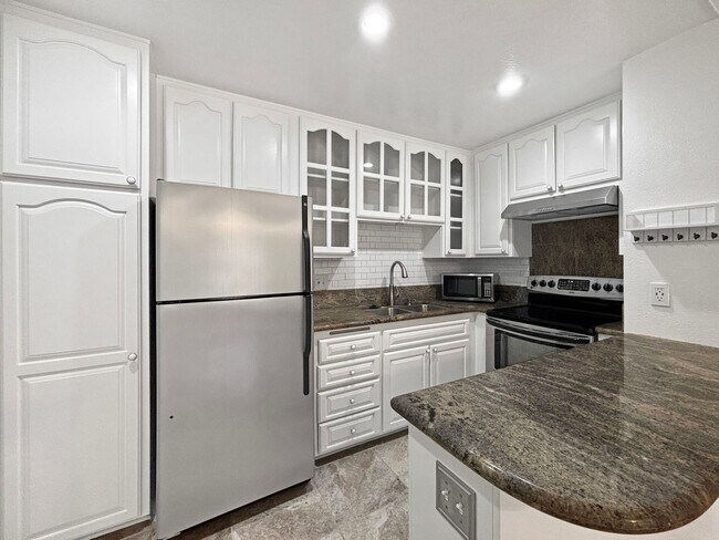 Building Photo - Newly Remodeled 1BD/BA Condo In Mission Va...
