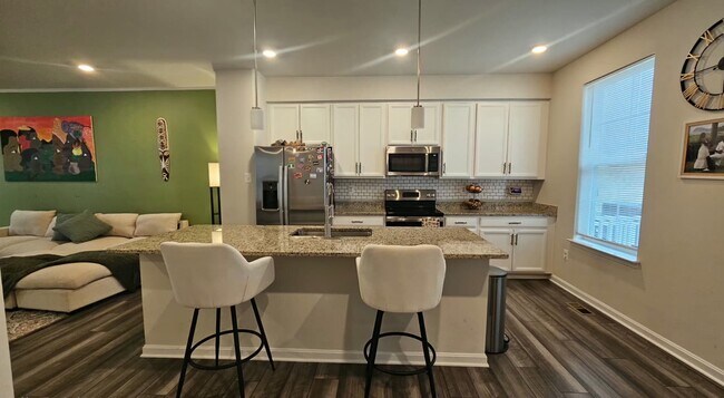 Foto del edificio - 106 Extrovert Dr