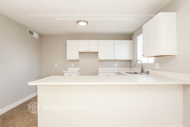 Foto del edificio - 4512 N 81st Dr