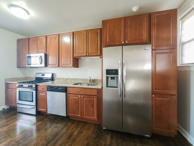 Building Photo - 5057 N Wolcott Ave