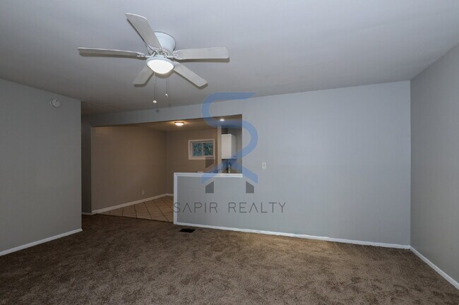 Building Photo - Move-In Special!  Move in on or before Nov...