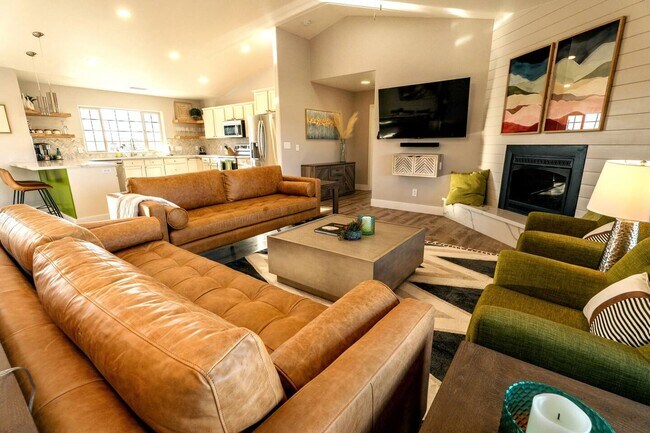 Foto del edificio - ** STUNNING 4 Bedroom 2 Bathroom Home **