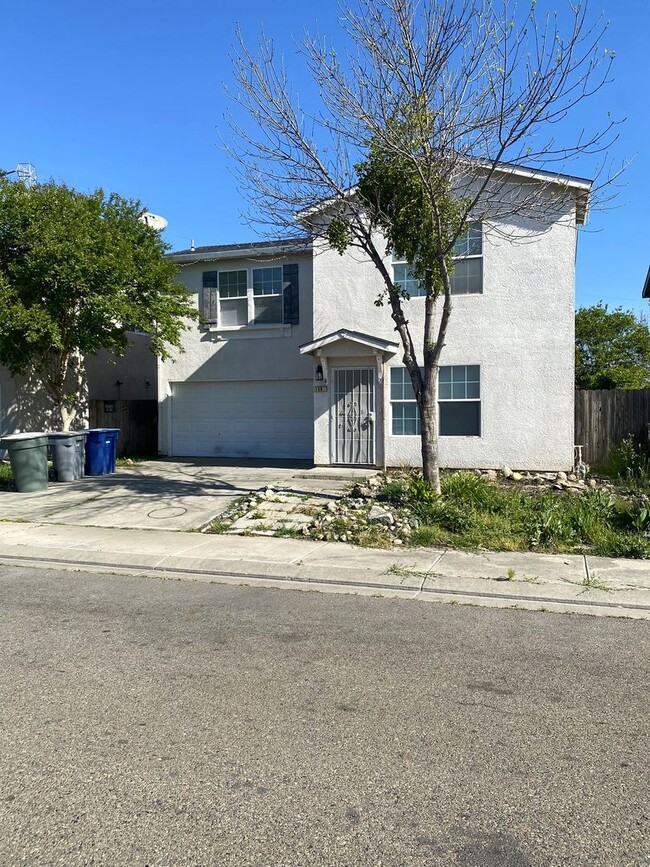 Building Photo - Coming Soon! 3 bedroom 2.5 Bathroom Home