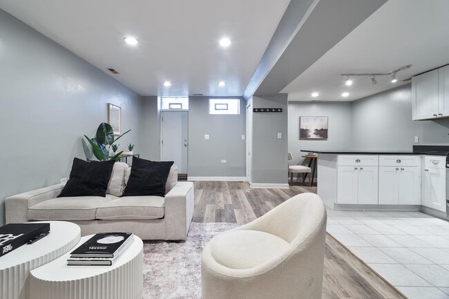 Foto del edificio - 3029 N Oakley Ave