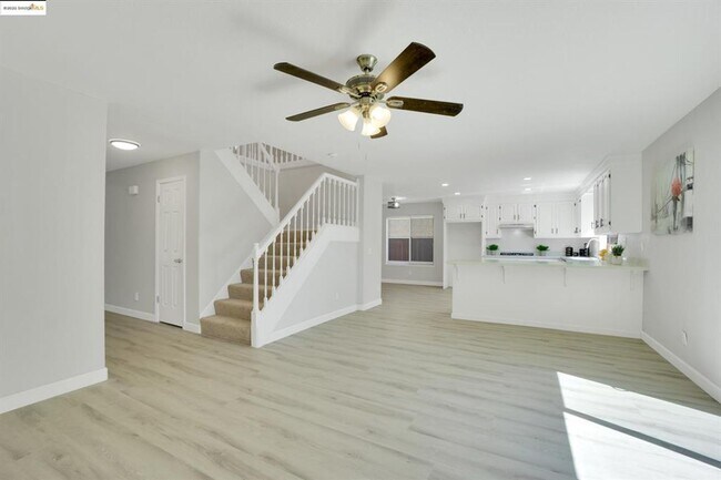 Foto del edificio - GREAT CUL DE SAC LOCATION IN PRIME TRACY N...
