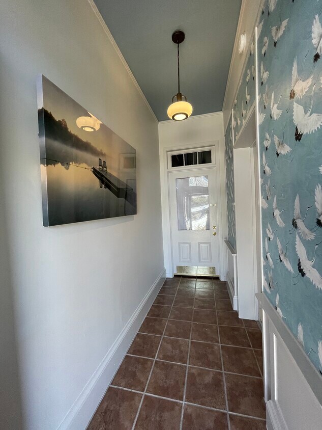 Entry - 523 N 7th St