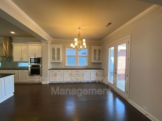 Building Photo - 4917 Providence Country Club Dr