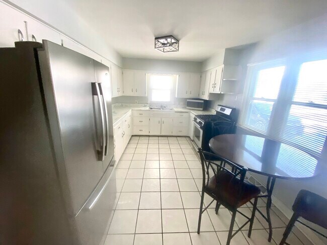 Building Photo - 717 Normal Rd