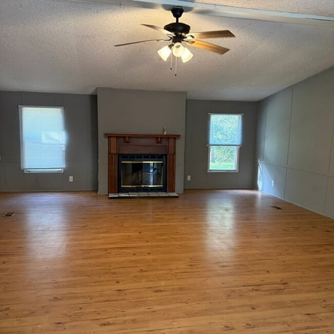 Building Photo - 83 Walden Rd