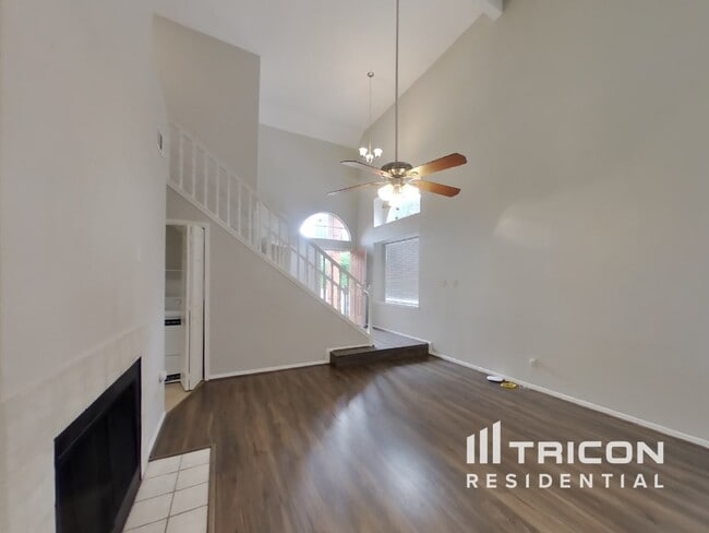 Building Photo - 6629 Queensclub Dr