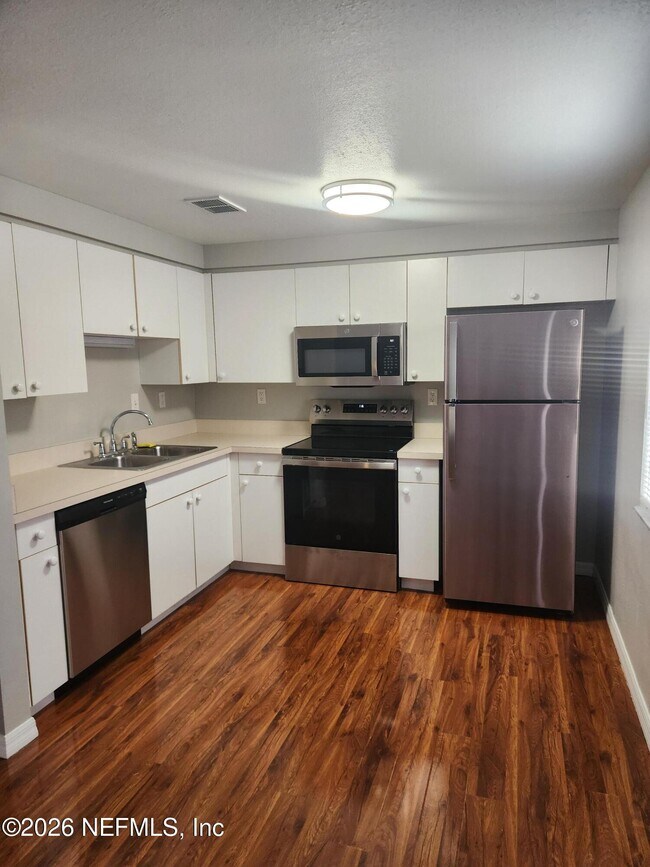 Foto del edificio - 3139 Lake June Blvd
