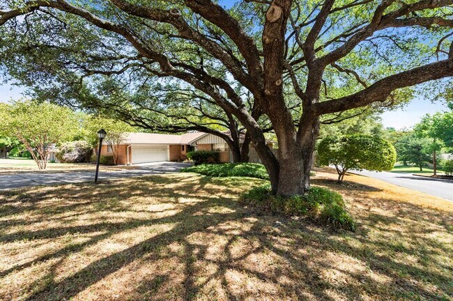 Foto del edificio - 1613 Versailles Rd