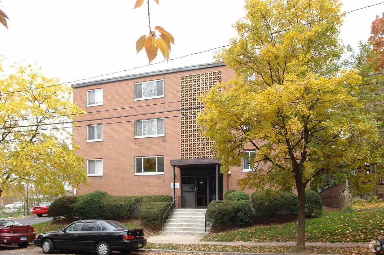 Primary Photo - 37 Kenyon St