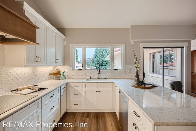 Building Photo - 4 br, 3 bath House - 707 Count Pourtales Dr.