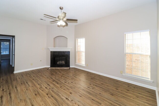 Foto del edificio - 2807 Maggie Woods Ln