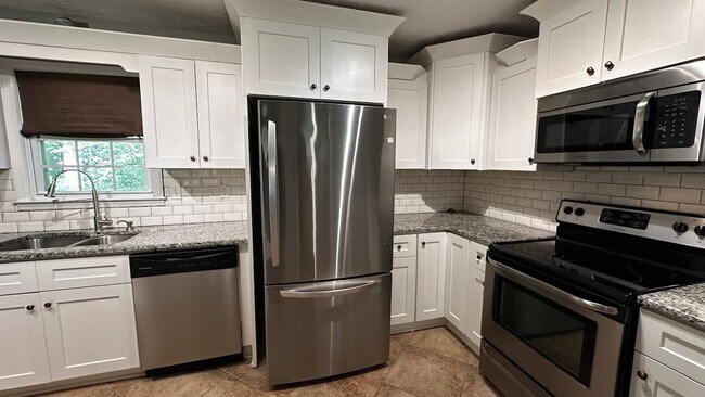 Building Photo - Spacious 4-Bedroom, 3-Bath Home with Moder...