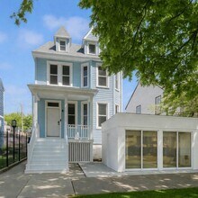 Building Photo - 2144 W Montrose Ave