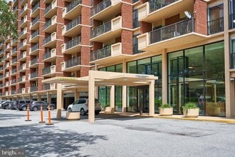 Building Photo - 1300 Army Navy Dr