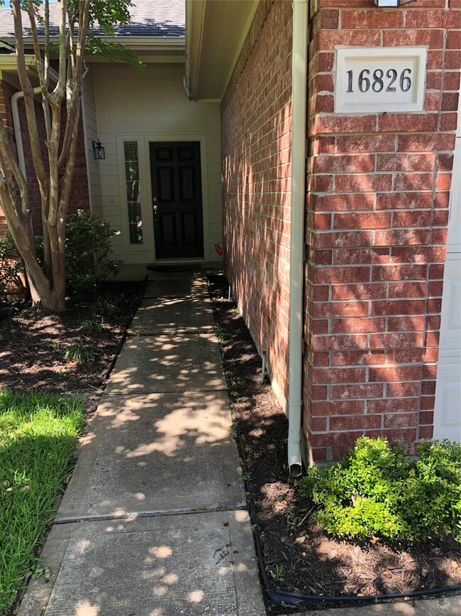 Building Photo - 16826 Shoal Park Dr